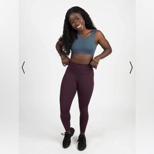 NWT Emily Tenacious Legging 23” Plum Medium